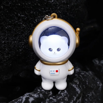 Portachiavi luminoso astronauta con orsetto o gattino kawaii, perfetto per chiavi e borse. Un accessorio che si illumina al buio, ideale per gli amanti dello spazio e del kawaii.